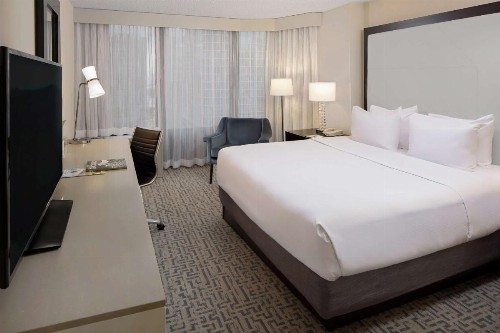 DoubleTree by Hilton Chicago Magnificent Mile - image 4