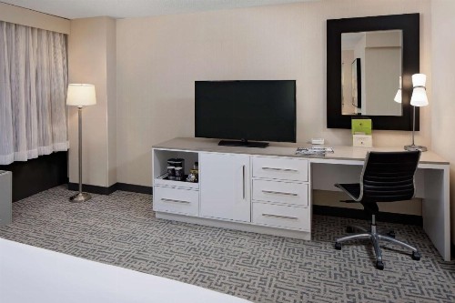 DoubleTree by Hilton Chicago Magnificent Mile - image 42