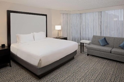 DoubleTree by Hilton Chicago Magnificent Mile - image 49