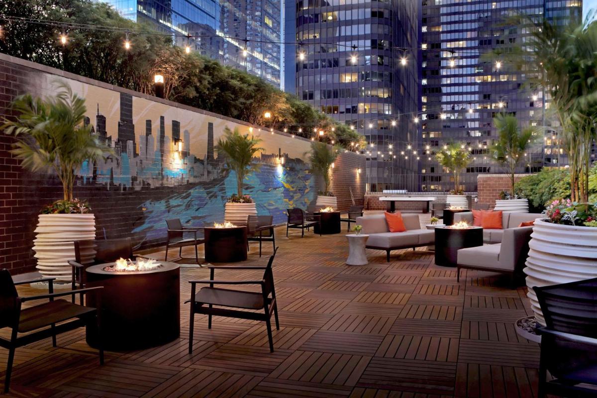 DoubleTree by Hilton Chicago Magnificent Mile - image 5