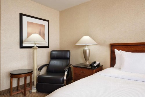 Hilton Chicago O'Hare Airport - image 23