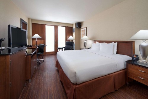 Hilton Chicago O'Hare Airport - image 25