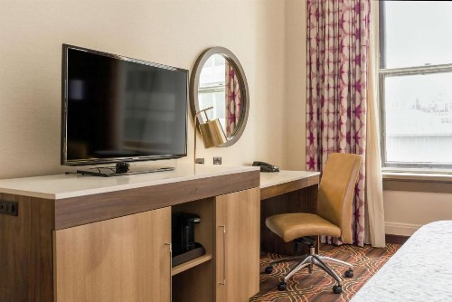 Hampton Inn Majestic Chicago Theatre District - image 14