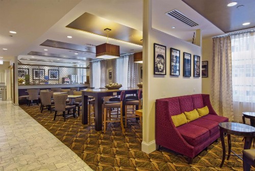 Hampton Inn Majestic Chicago Theatre District - image 2