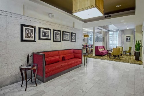 Hampton Inn Majestic Chicago Theatre District - image 35