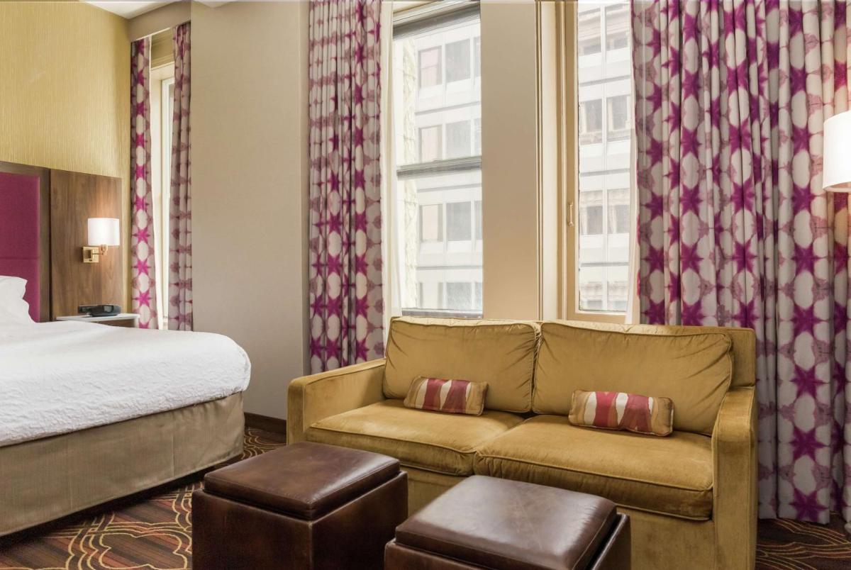 Hampton Inn Majestic Chicago Theatre District - image 4