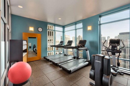 Hilton Chicago Magnificent Mile Suites - image 10
