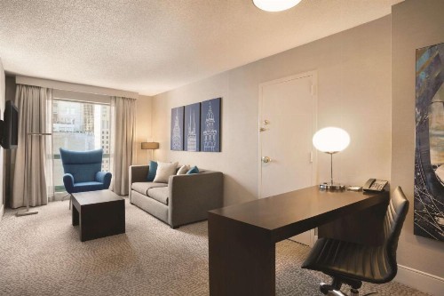 Hilton Chicago Magnificent Mile Suites - image 24
