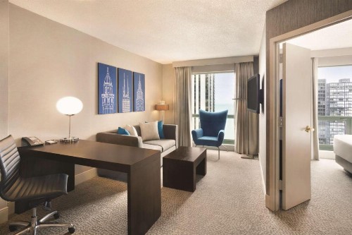 Hilton Chicago Magnificent Mile Suites - image 26
