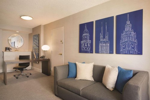 Hilton Chicago Magnificent Mile Suites - image 27