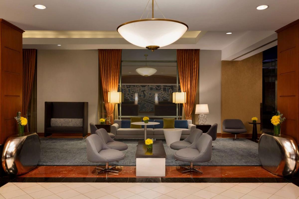 Hilton Chicago Magnificent Mile Suites - image 3