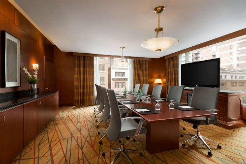 Hilton Chicago Magnificent Mile Suites - image 35
