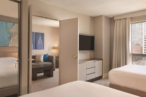 Hilton Chicago Magnificent Mile Suites - image 38