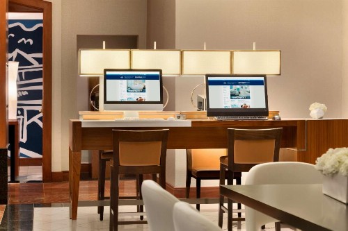 Hilton Chicago Magnificent Mile Suites - image 41