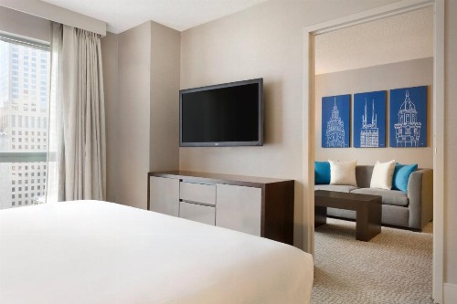 Hilton Chicago Magnificent Mile Suites - image 48