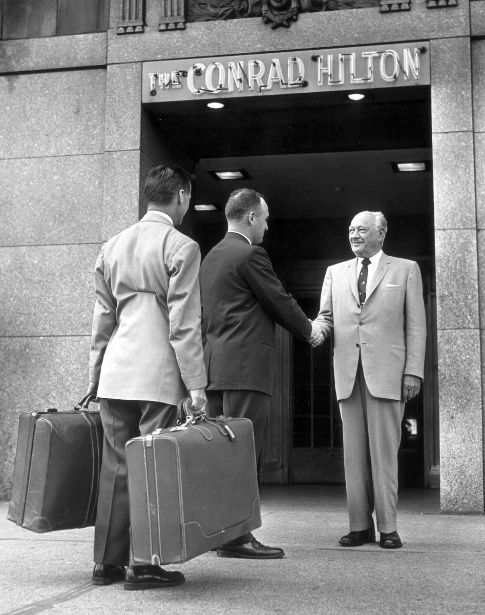 Hilton Chicago - image 4