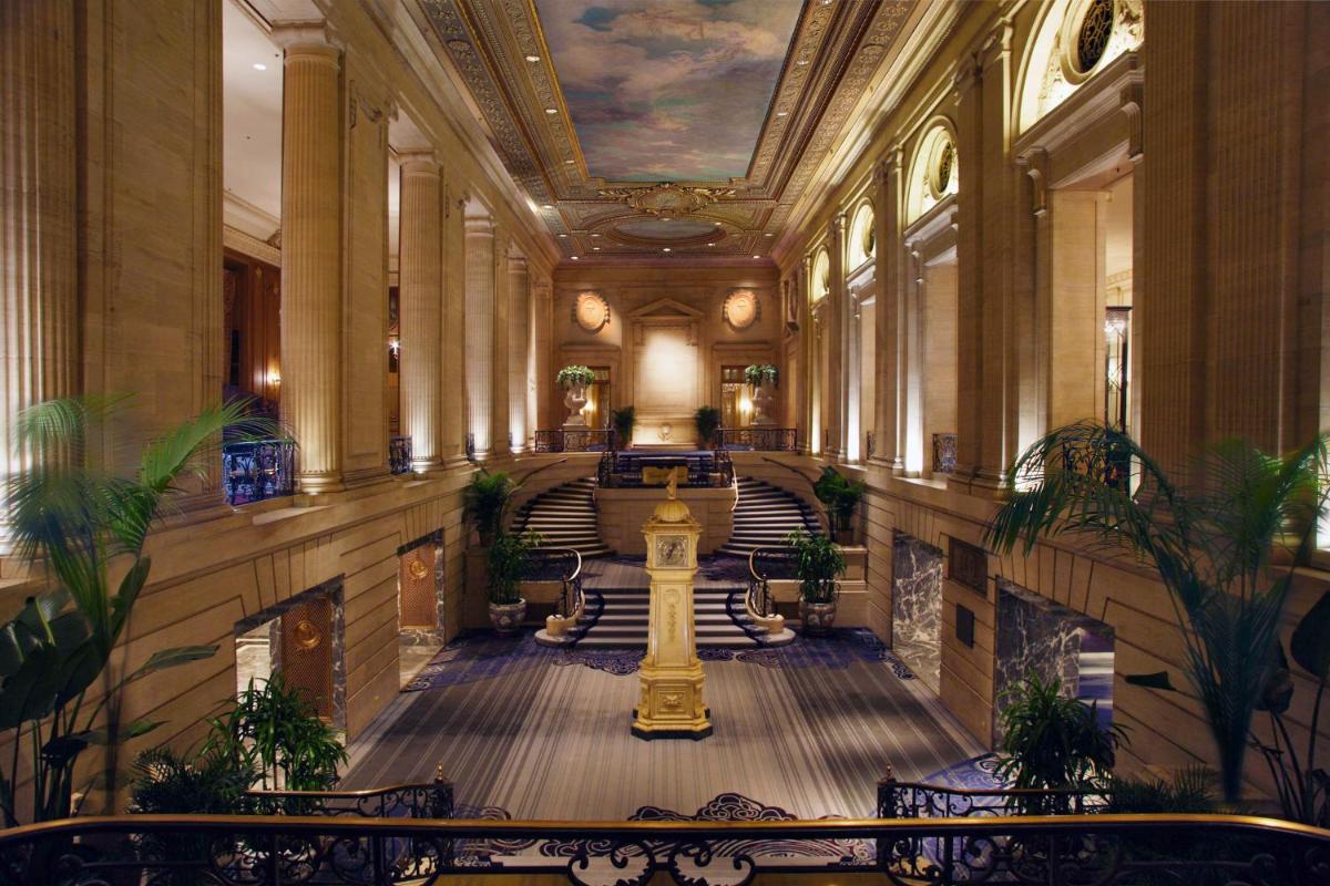 Hilton Chicago - image 6