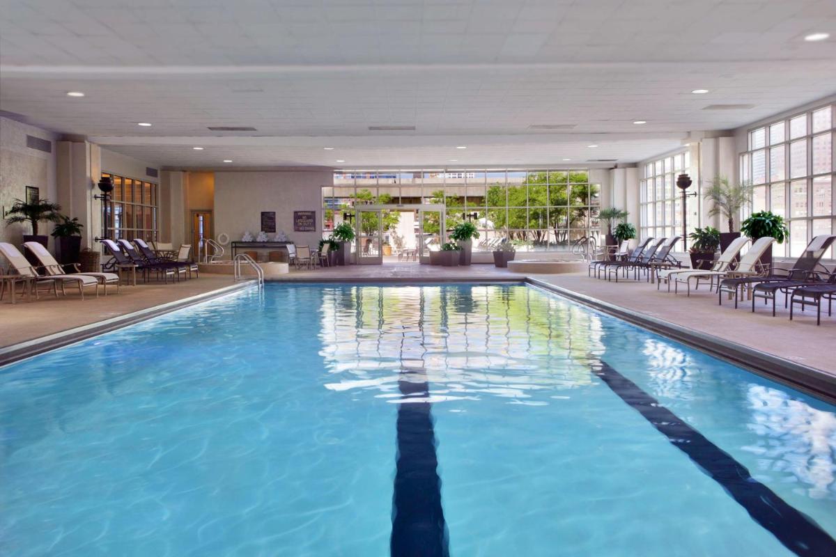 Hilton Chicago - image 7