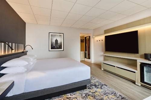Hyatt Regency Chicago - image 2