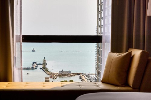 Hyatt Regency Chicago - image 7
