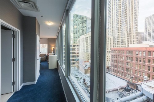 Kinzie Hotel - image 43