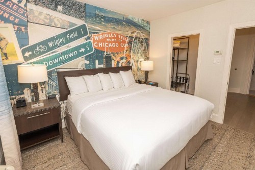 Hotel Versey Days Inn by Wyndham Chicago - image 7
