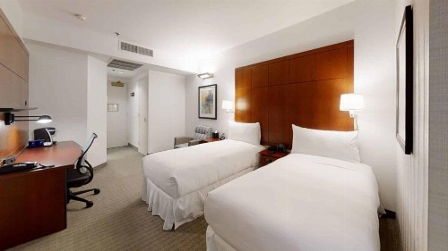 Central Loop Hotel - image 2