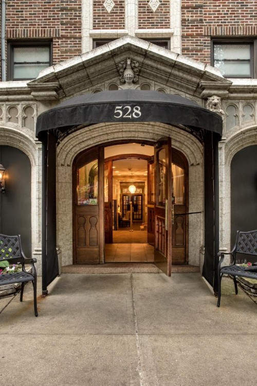 Majestic Hotel - image 7