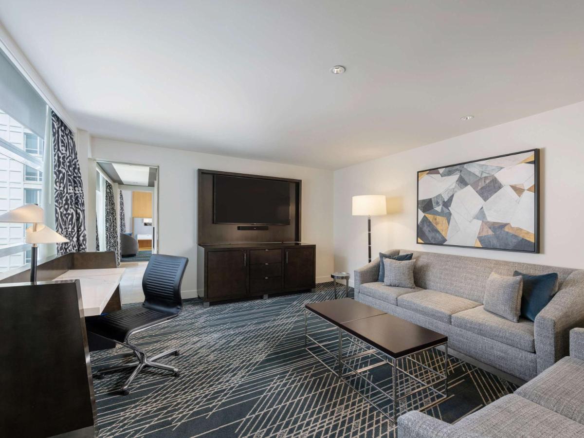 Sofitel Chicago Magnificent Mile - image 6