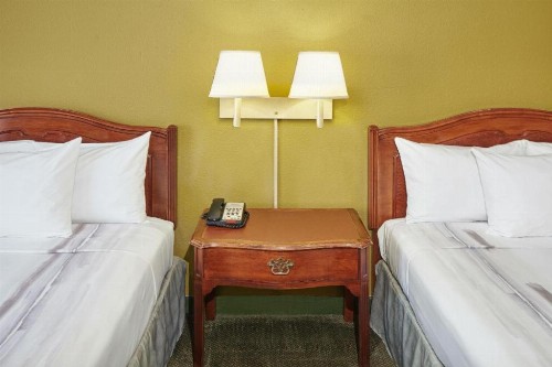 Chicago Lakeshore Hotel - image 9