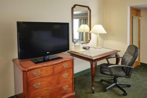Chicago Lakeshore Hotel - image 7