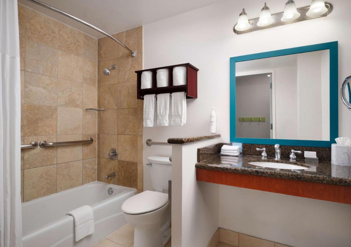 Hampton Inn Chicago Downtown/Magnificent Mile - image 2