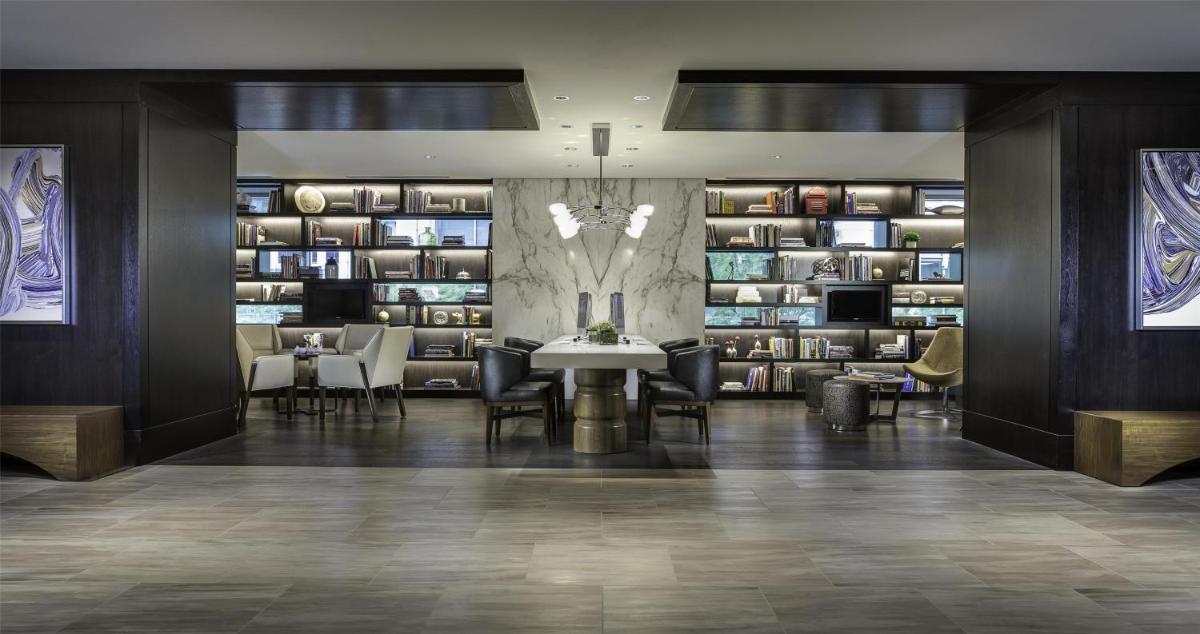 Hyatt Centric Chicago Magnificent Mile - image 3