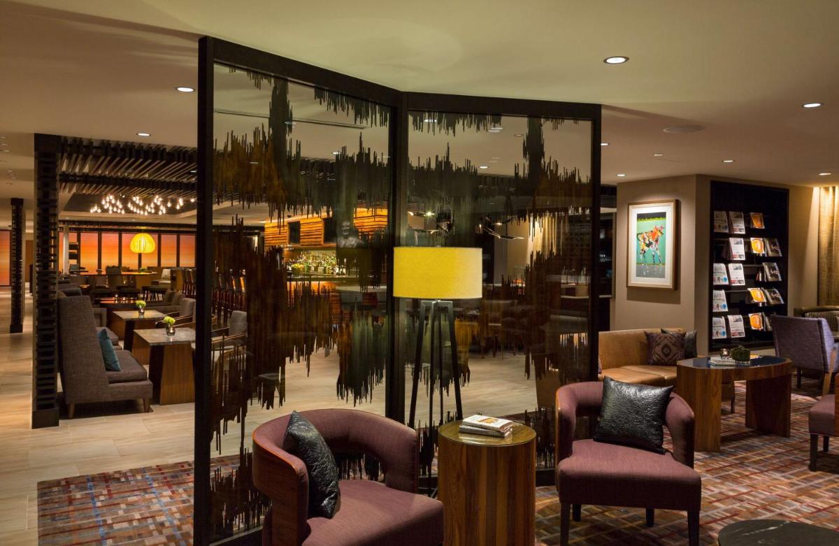 Hyatt Centric Chicago Magnificent Mile - image 4