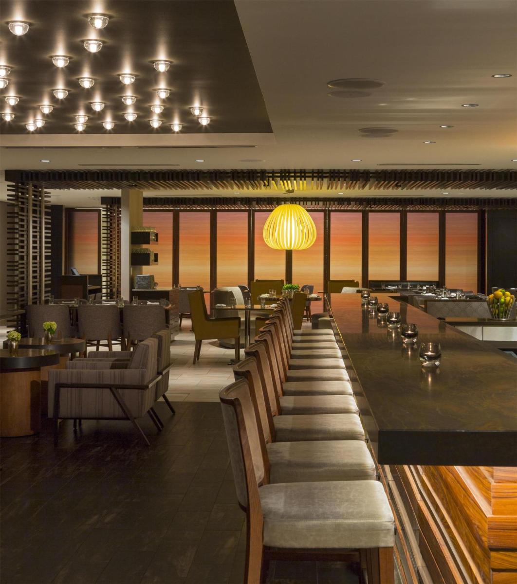 Hyatt Centric Chicago Magnificent Mile - image 5
