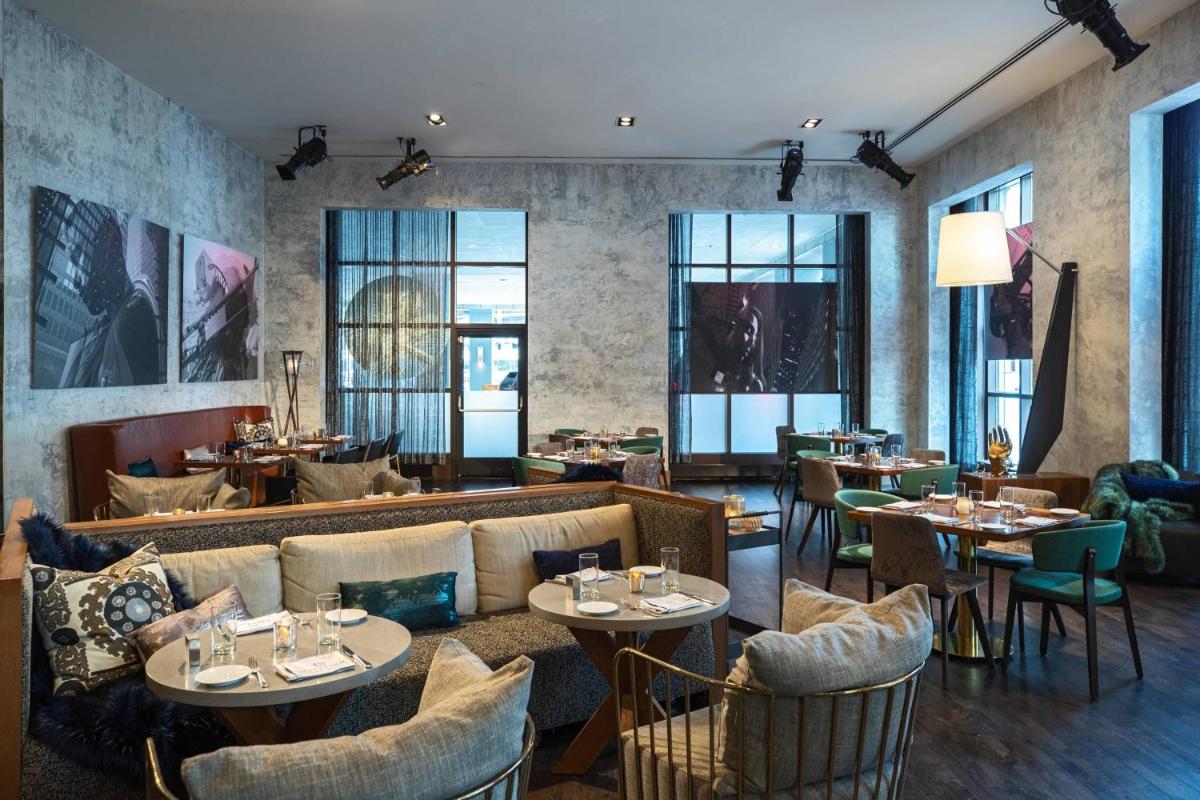 Renaissance Chicago Downtown Hotel - image 3