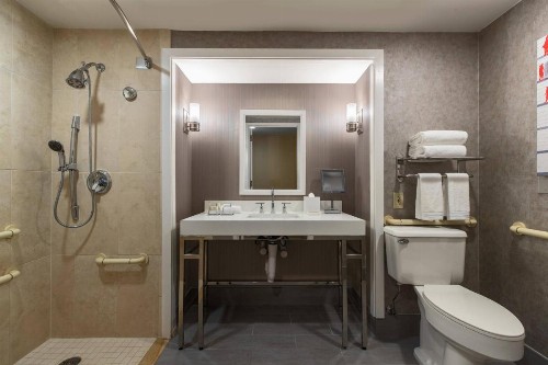 Renaissance Chicago Downtown Hotel - image 49