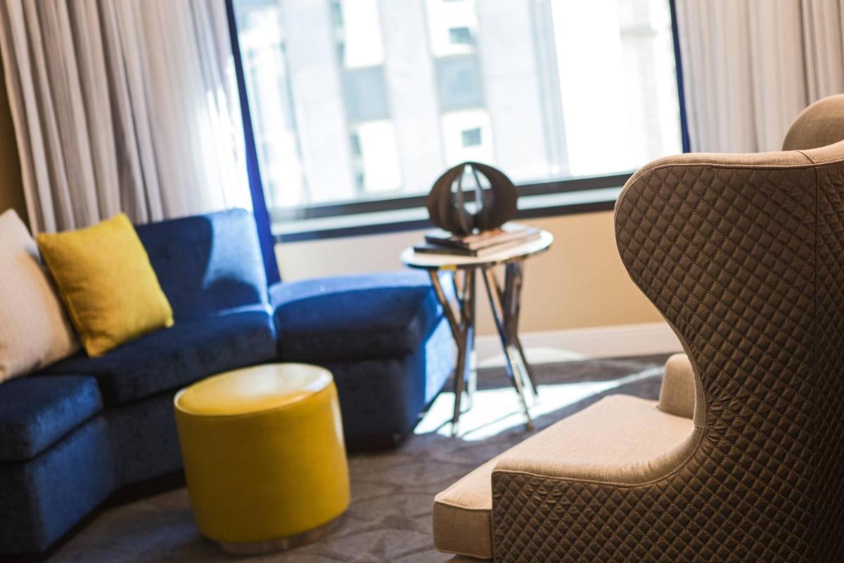Renaissance Chicago Downtown Hotel - image 5