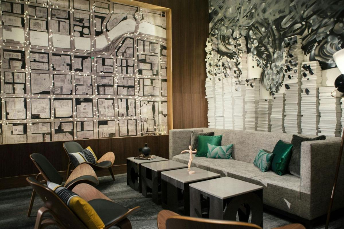 Renaissance Chicago Downtown Hotel - image 6