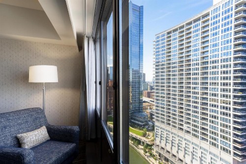 Chicago Mart Plaza River North - image 18