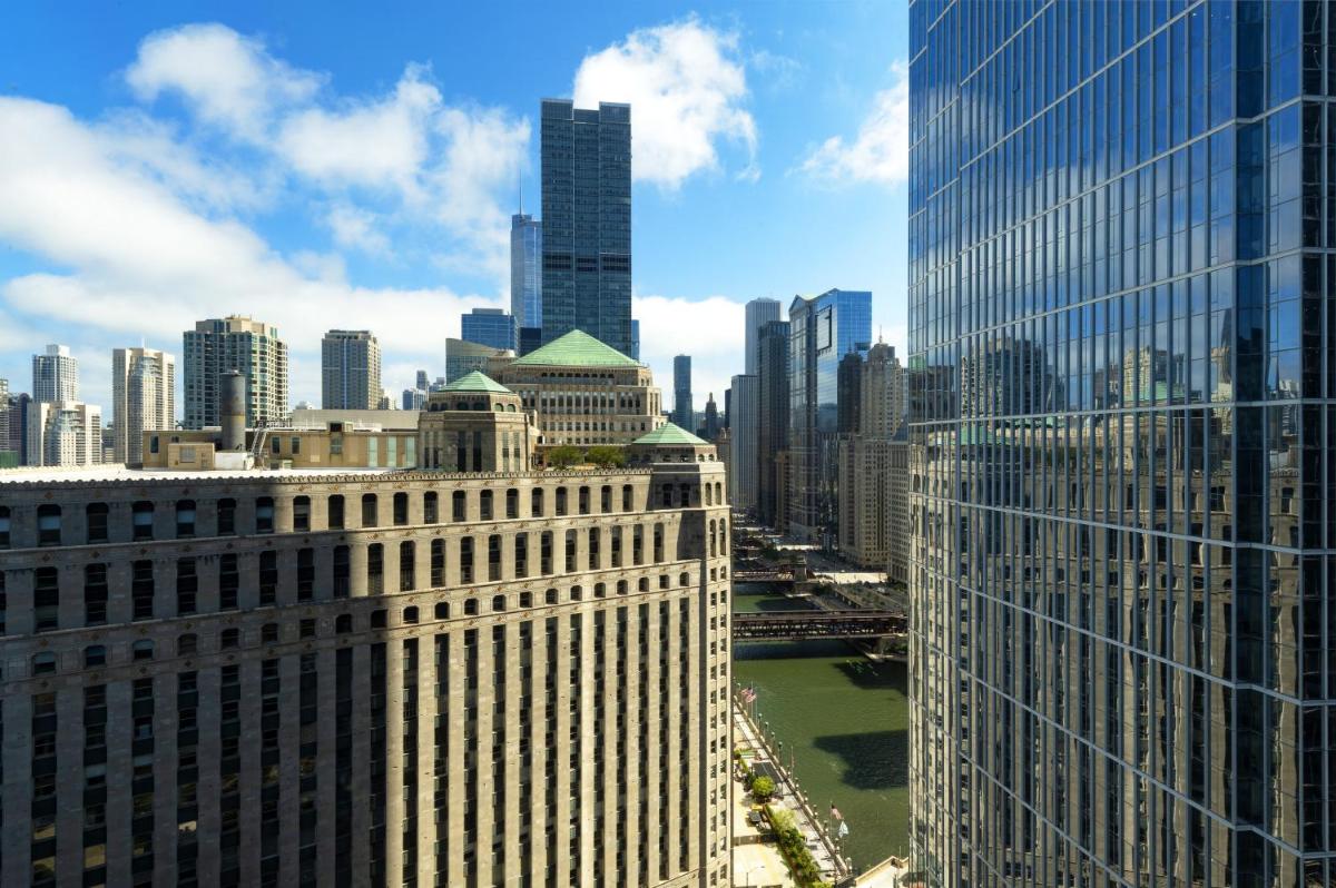 Chicago Mart Plaza River North - image 2