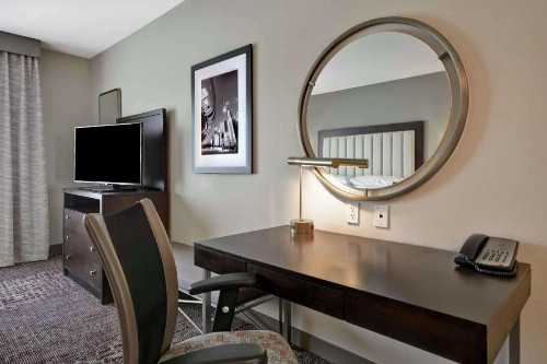 DoubleTree by Hilton Chicago Midway Airport IL - image 13