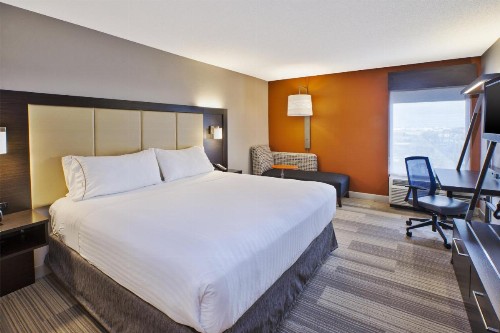 Holiday Inn Express & Suites Chicago-Midway Airport an IHG Hotel