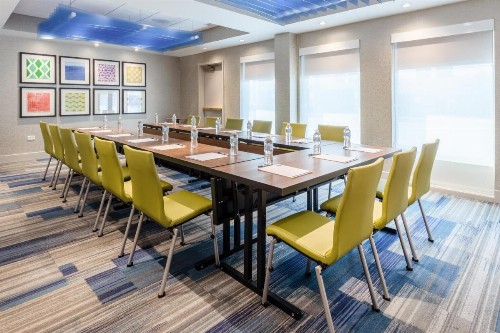 Holiday Inn Express & Suites Chicago-Midway Airport an IHG Hotel - image 18