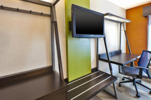 Holiday Inn Express & Suites Chicago-Midway Airport an IHG Hotel - image 22