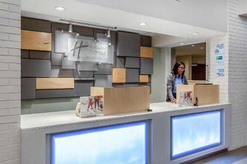 Holiday Inn Express & Suites Chicago-Midway Airport an IHG Hotel - image 28