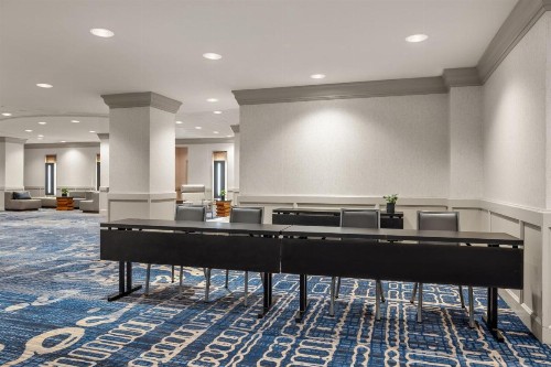 Chicago Marriott Downtown Magnificent Mile - image 2