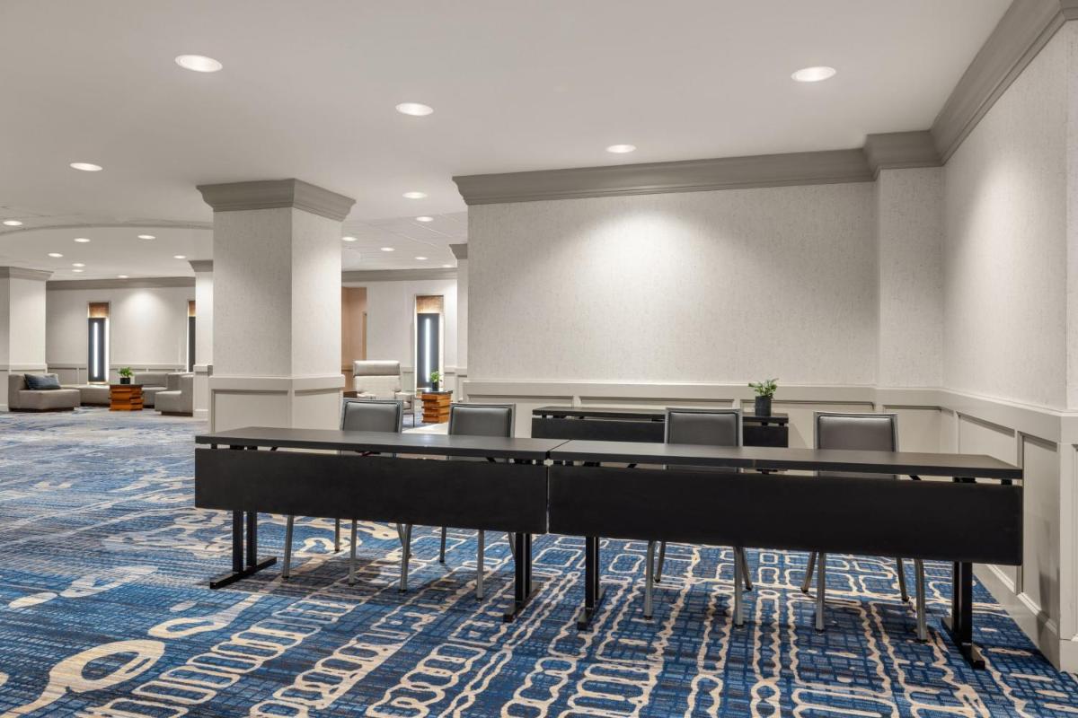 Chicago Marriott Downtown Magnificent Mile - image 2