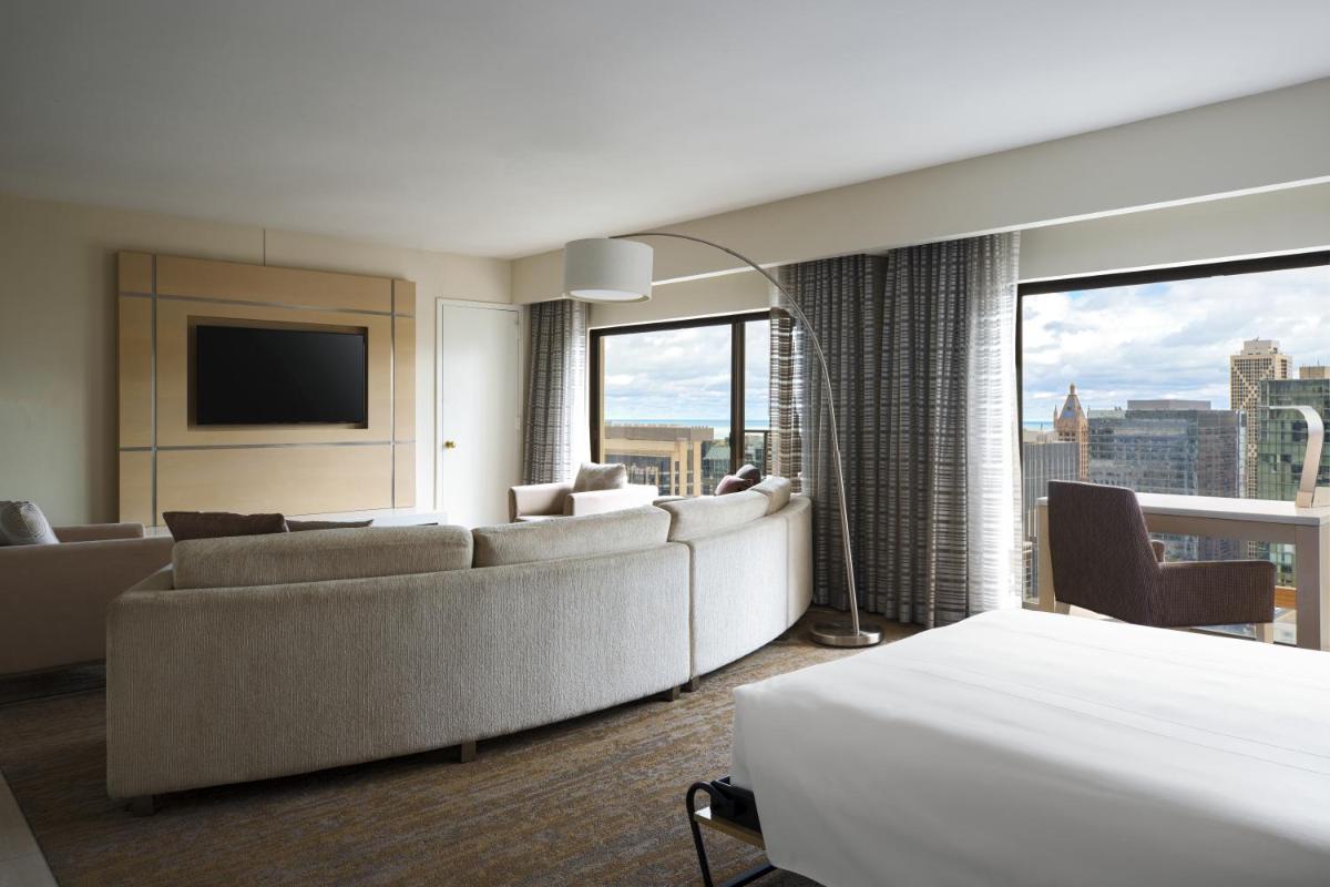 Chicago Marriott Downtown Magnificent Mile - image 4