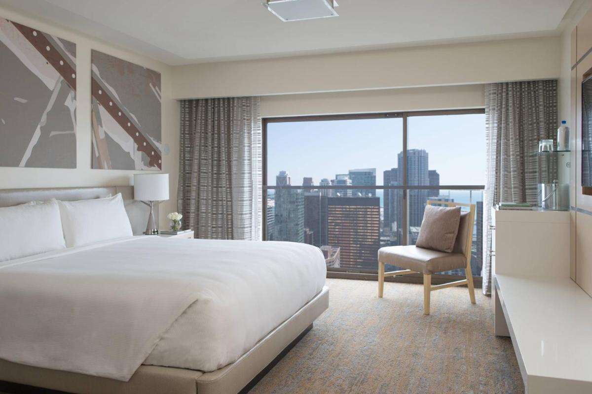 Chicago Marriott Downtown Magnificent Mile - image 5